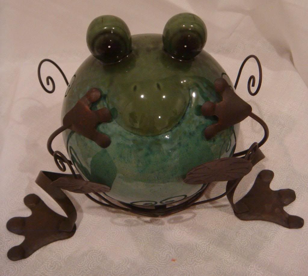 Porcelin Frog w Metal Porcelin Frog w Metal