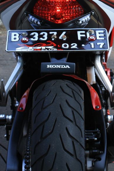 Honda-CBR-250-13a.jpg