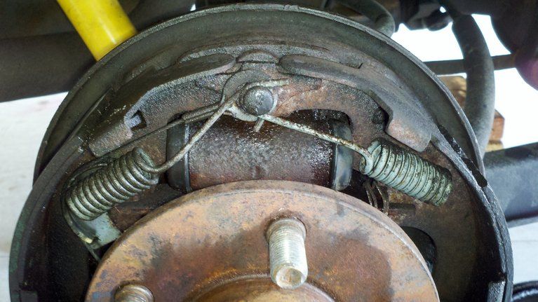 Replacing drum brake shoes jeep #2