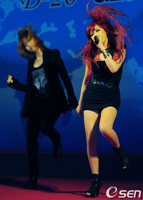 [Resim: 2NE1COEX47.jpg]